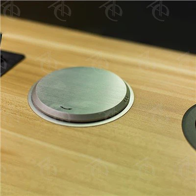 Rund type multimedia bordkontakt